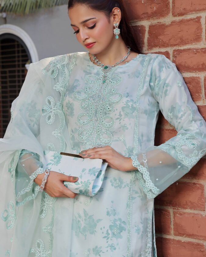 Lavish | Dressline | Luxury Lawn